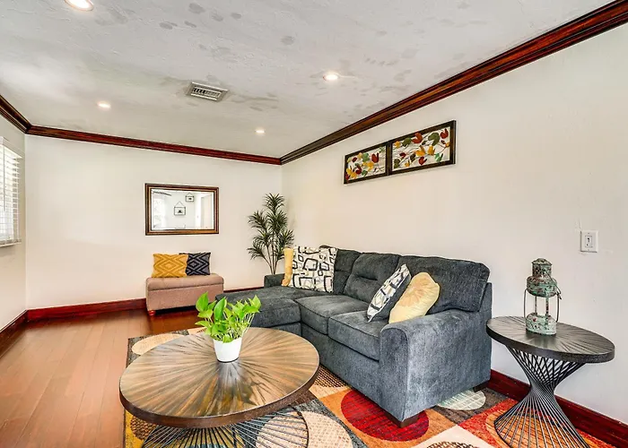 Walk To Buckingham Farms: Peaceful Fort Myers Home