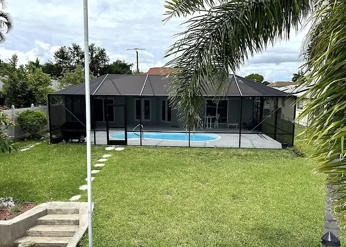 Cozy 2 Bedroom Waterfront Home With Heated Pool